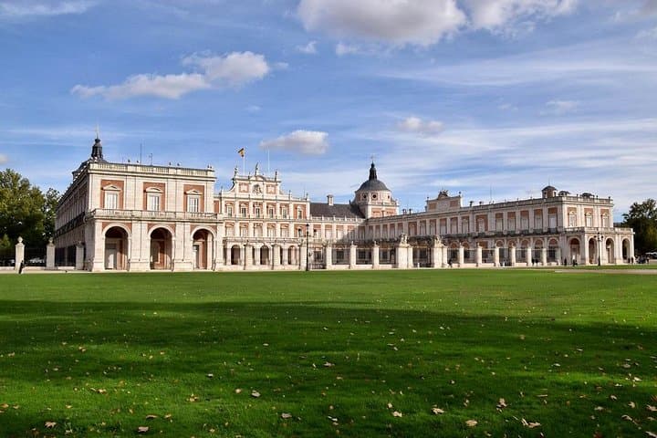 Private tour from Madrid to Aranjuez with hotel pick up