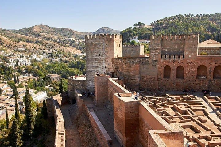Alhambra Private Tour with Nasrid Palaces, Generalife & Alcazaba