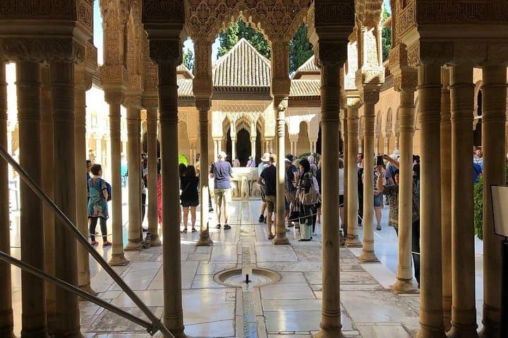Alhambra Private Tour with Nasrid Palaces, Generalife & Alcazaba