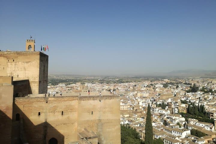 Granada : walking tour with a local guide