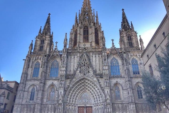 Barcelona Guided Street Food Tour and Gothic Quarter Visit