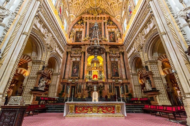 Guided Tour of Monumental Cordoba: Jewish Quarter, Alcazar and Mosque