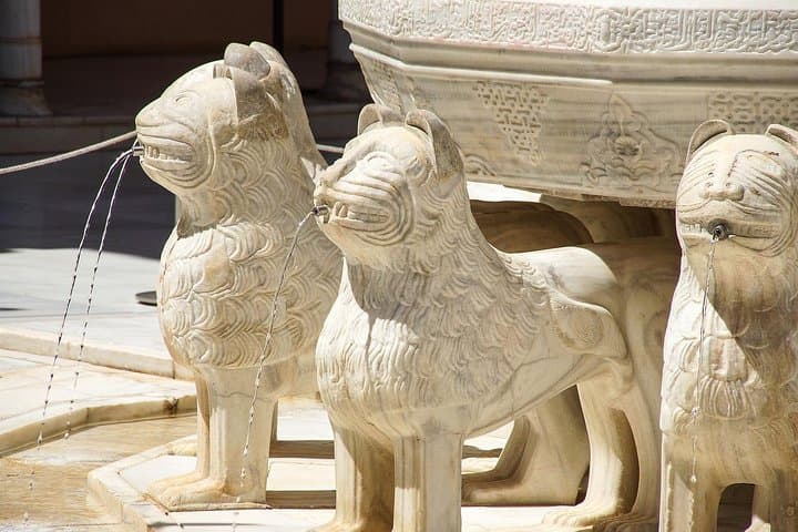 https://media-cdn.tripadvisor.com/media/attractions-splice-spp-720x480/0b/00/98/be.jpg