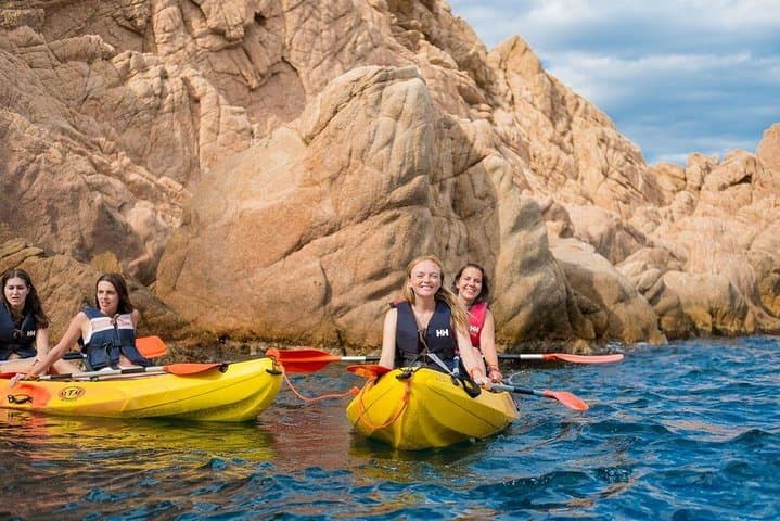 Barcelona: Costa Brava Snorkeling and Kayaking Group with Lunch
