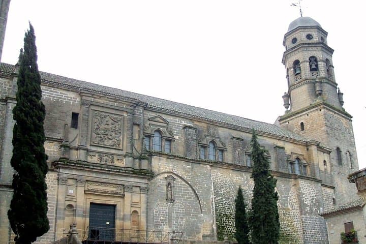 Guided tour of Baeza with entrance Baeza Cathedral
