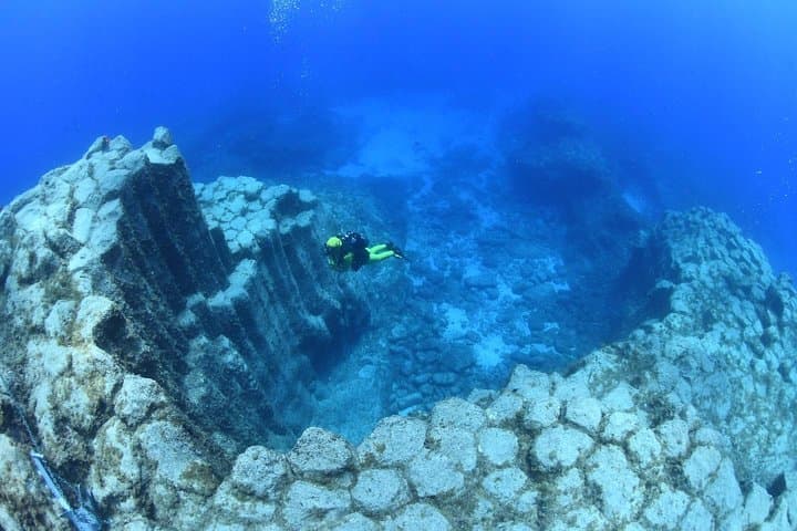 DEEP DIVING SPECIALITY - Discover a new world up to 40m depth !