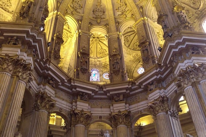 Guided visit to the Cathedral of Malaga and its surroundings