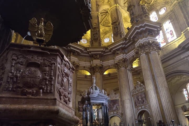Guided visit to the Cathedral of Malaga and its surroundings