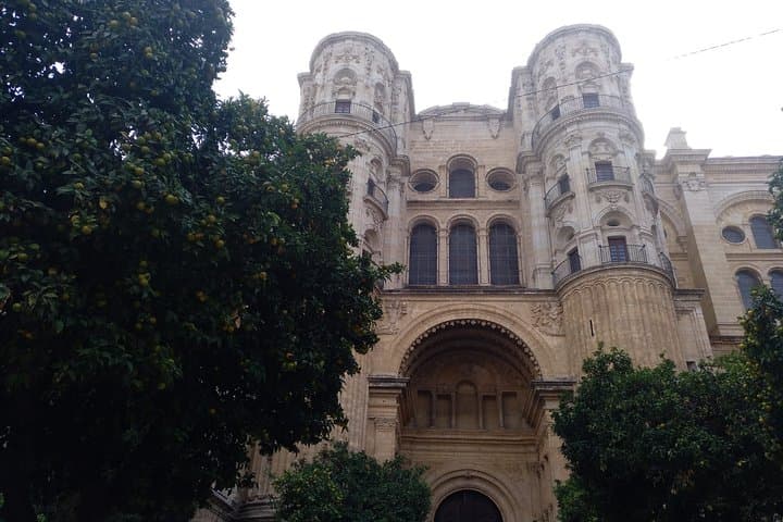 Guided visit to the Cathedral of Malaga and its surroundings