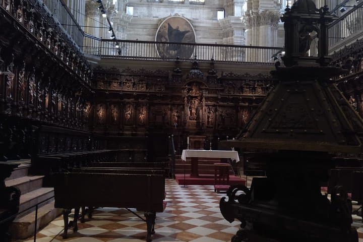 Guided visit to the Cathedral of Malaga and its surroundings