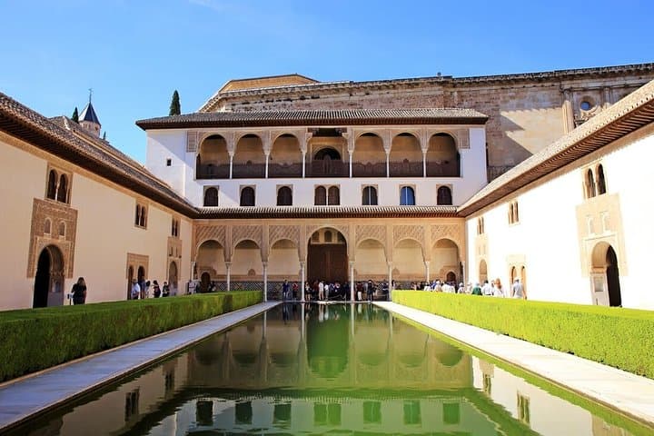 Private Alhambra palace tour including private guide and tickets