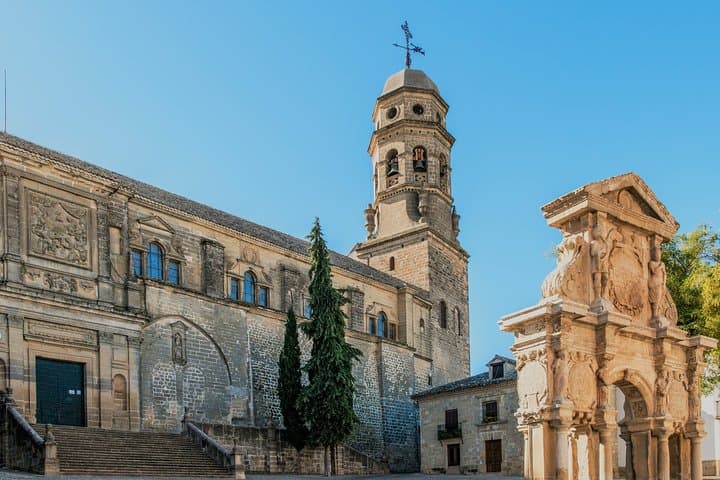 Guided tour of Baeza with entrance Baeza Cathedral