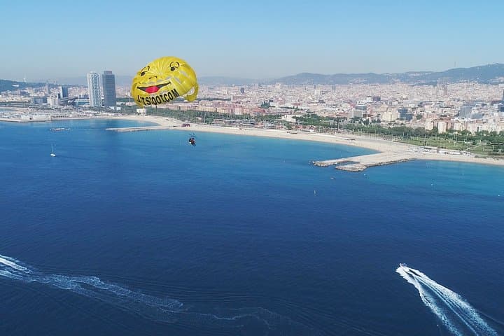 Pack Jet Ski sin licencia y Parasailing Tour en Barcelona
