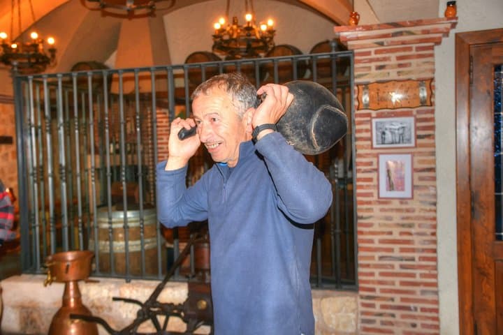 Tour in Ribera del Duero "like a native", with traditional Spanish tapas