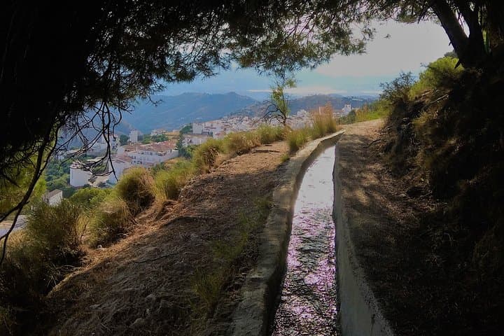 Garganta El Saltillo hike by MALAGA ACTIVA TOURS.