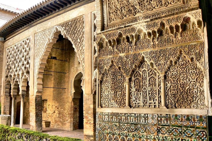 Guided visit to the Alcázar of Seville without queues