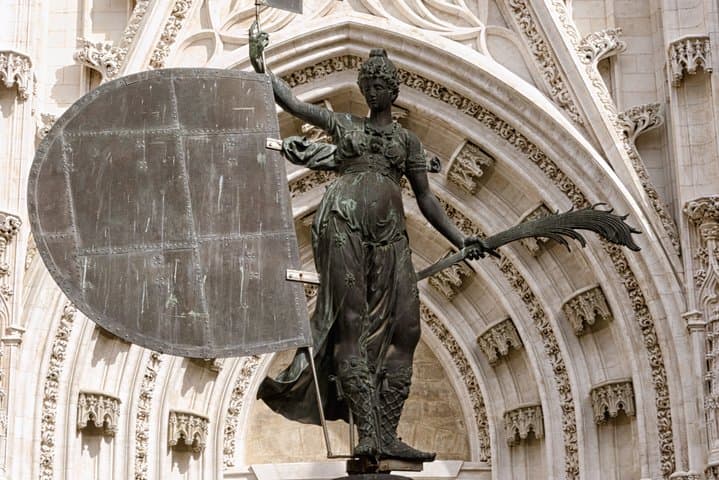 Seville Cathedral and the Giralda skip the line private tour