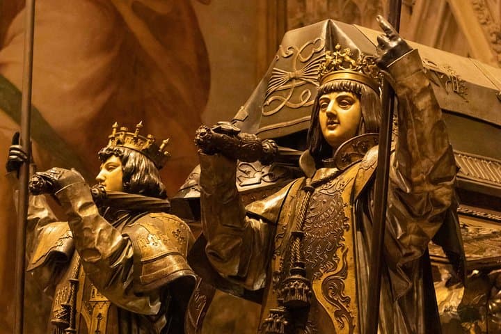 Seville Cathedral and the Giralda skip the line private tour