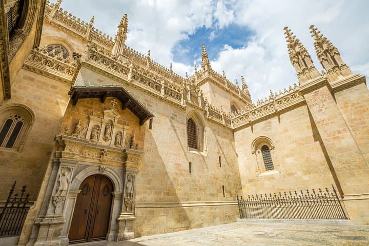 Cathedral and Royal Chapel with Albaicin and Sacromonte Premium Group