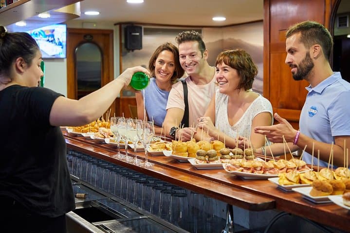Private pintxo tour with D.O. wines in San Sebastian