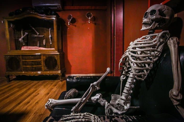 Xcape Room Bcn: Corpse Gallery Escape Room Barcelona