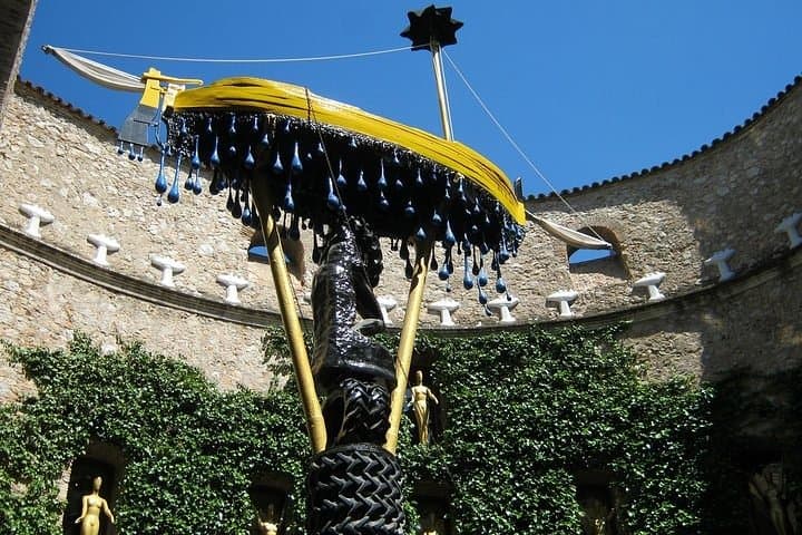 Private Tour to Dalí Museum + Girona