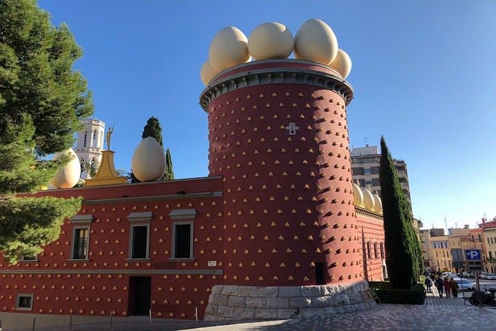 Private Tour to Dalí Museum + Girona