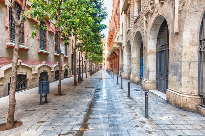 Picasso in Barcelona Max 6 People Walk El Born and Picasso Museum