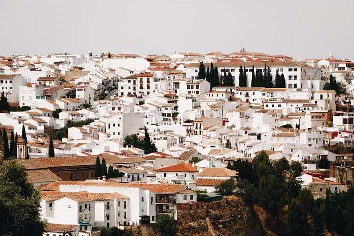 Granada Private Transfer to Seville with a Visit to Ronda