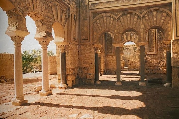 Guided tour of Medina Azahara with official guides