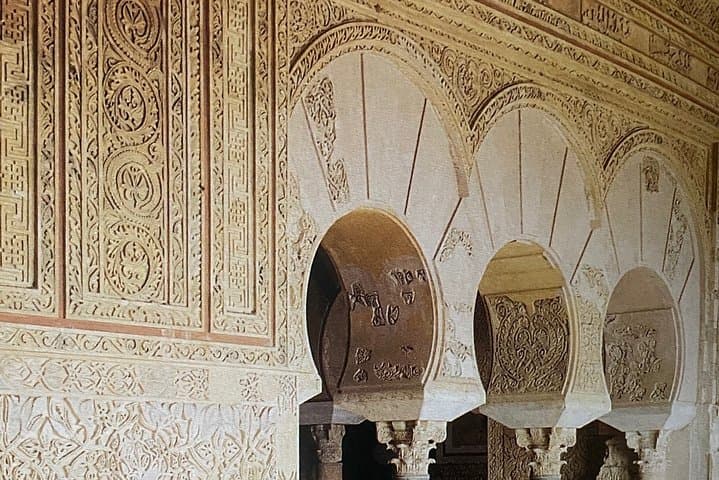 Guided tour of Medina Azahara with bus official guides