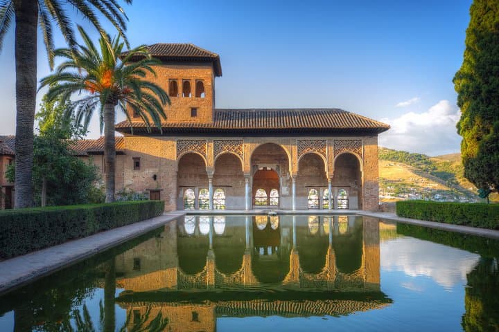 Alhambra Ticket and Guided Tour with Nasrid Palaces