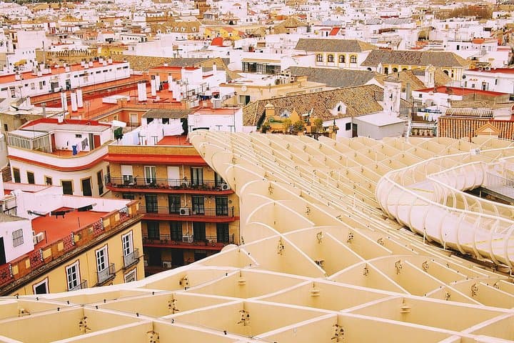 Family tour in Seville . Private
