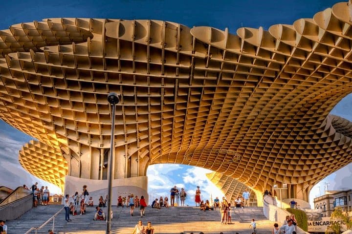 Family tour in Seville . Private