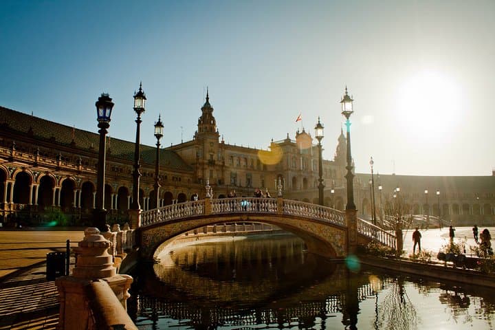 Family tour in Seville . Private