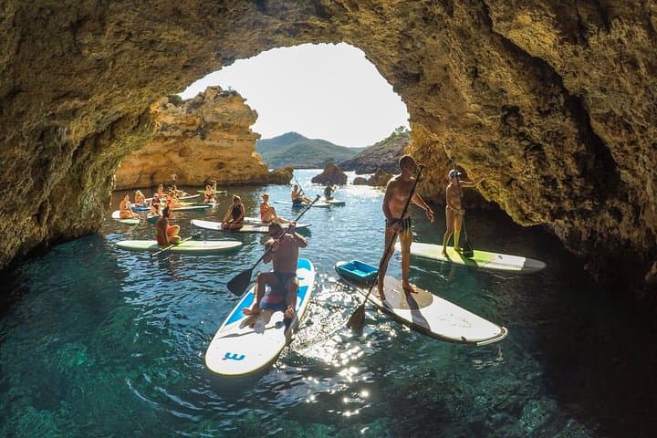 Discover the best corners of the island in paddle surf