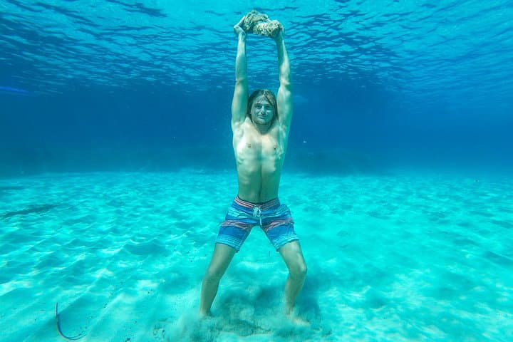 Discover the best corners of the island in paddle surf