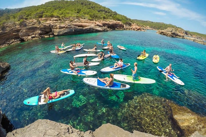Discover the best corners of the island in paddle surf