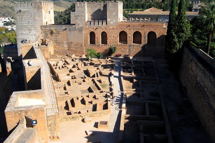 Guided tour of the Alhambra: Generalife and its gardens