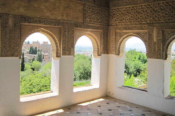 Guided tour of the Alhambra: Generalife and its gardens