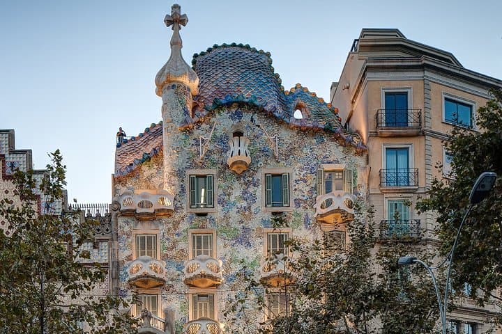 Private complete Gaudi experience in Barcelona (2 days) with hotel pick up