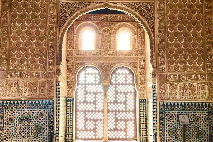 Alhambra Private Tour with Pick Up Service and Tickets