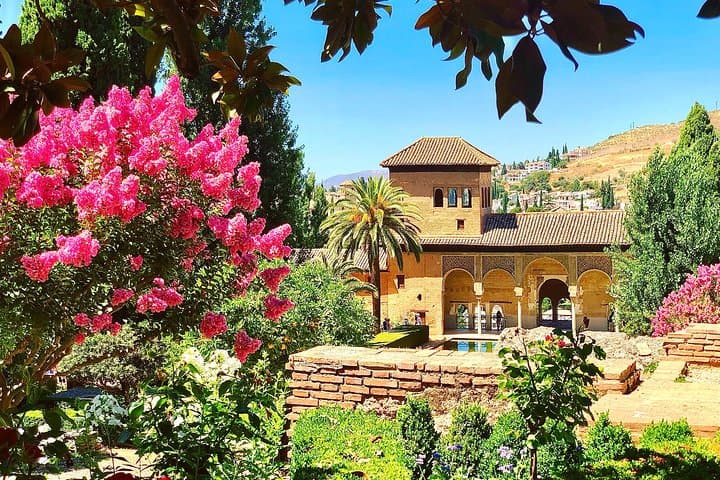 Alhambra Private Tour with Pick Up Service and Tickets