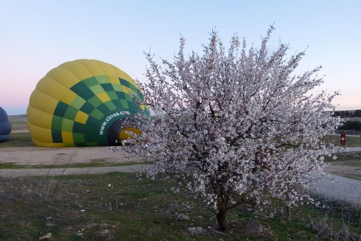 Hot Air Balloon Ride in Segovia with Toast, Picnic and Video