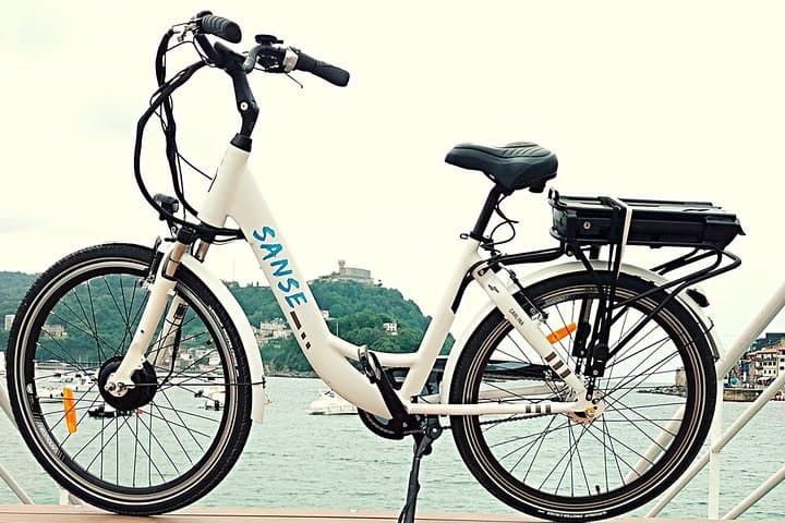 City tour, by electric bicycle