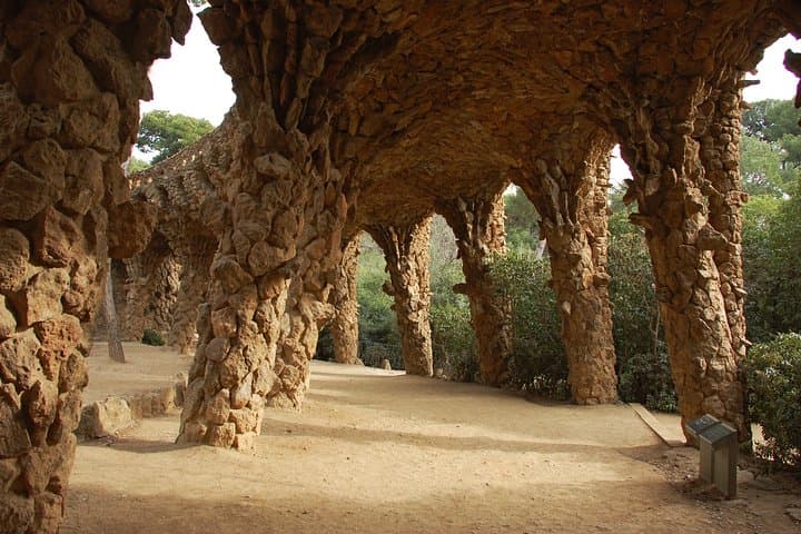 Barcelona: Park Guell Guided Tour with Skip the Line Ticket
