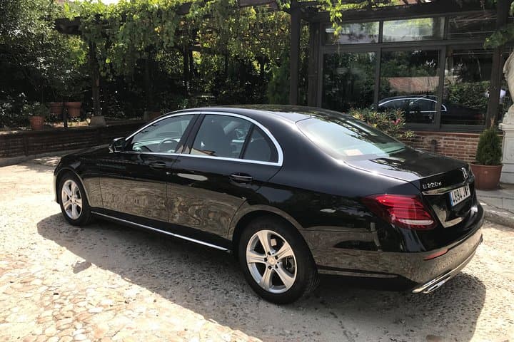 Transfer to Barajas Airport from Madrid