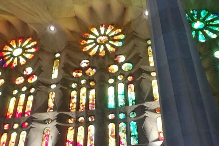Sagrada Familia Tour with Local Guide and Skip the Line Ticket