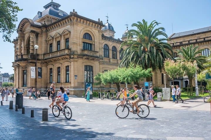 City tour, bike ride