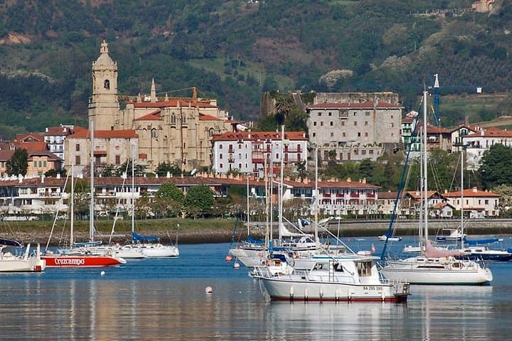Private Hondarribia Sightseeing & Pintxos Experience